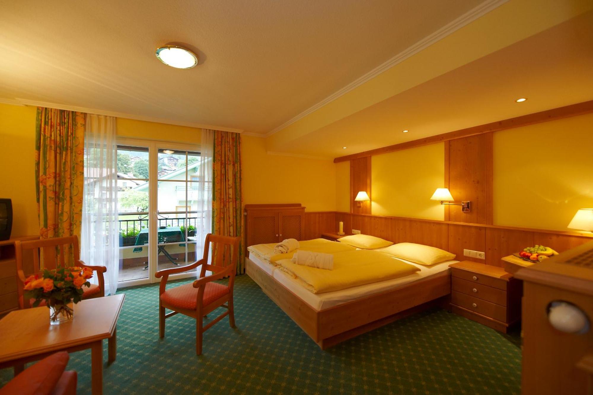 Hotel Martin รัมเซา อัม ดาคชไตน์ ภายนอก รูปภาพ