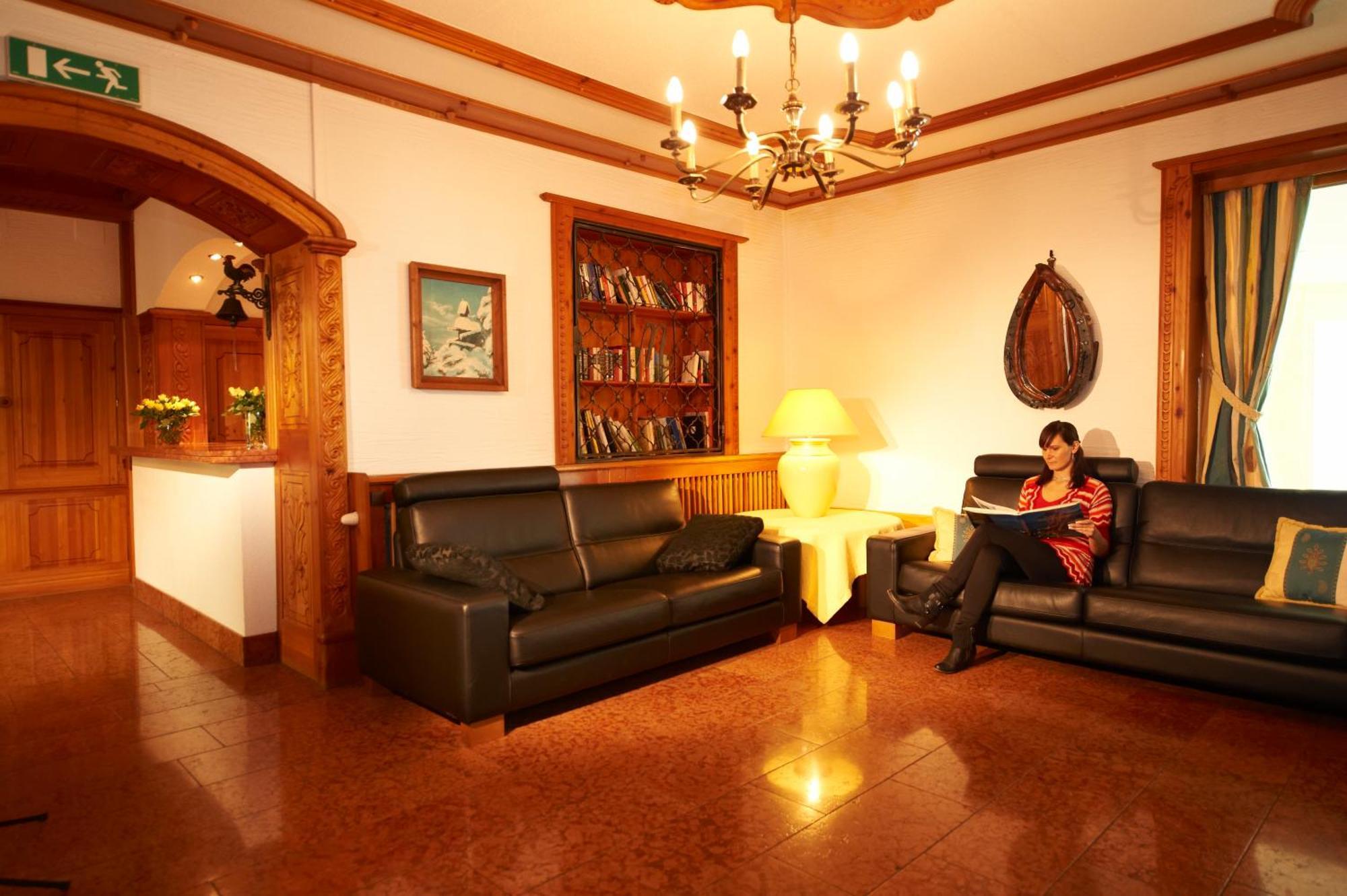 Hotel Martin รัมเซา อัม ดาคชไตน์ ภายนอก รูปภาพ
