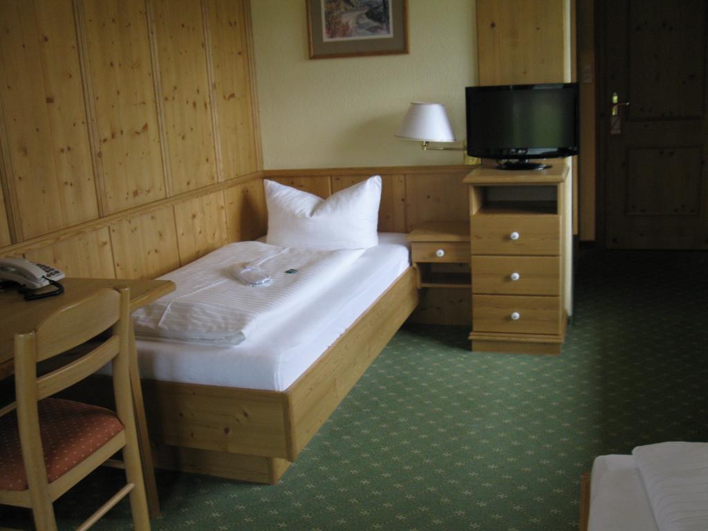 Hotel Martin รัมเซา อัม ดาคชไตน์ ภายนอก รูปภาพ